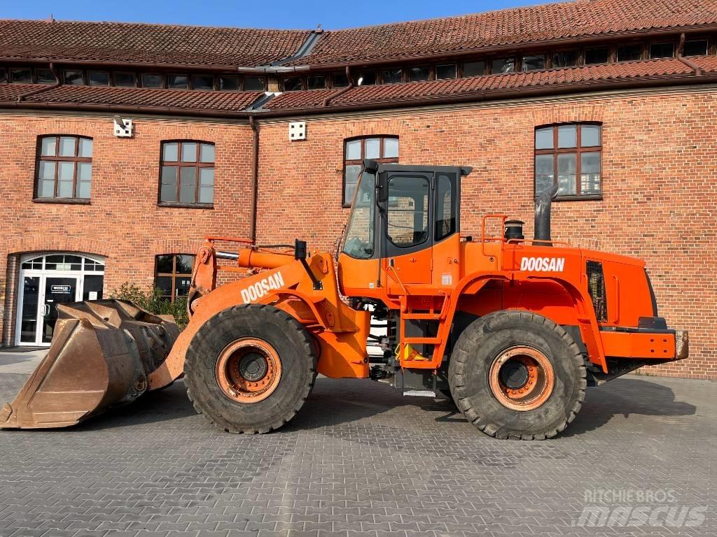 Doosan DL 300 Carregadeiras de rodas