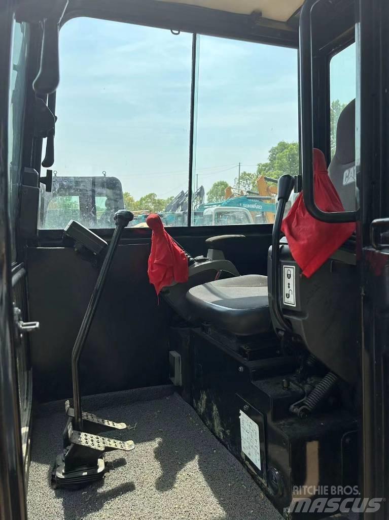 CAT 305.5 Miniescavadeiras