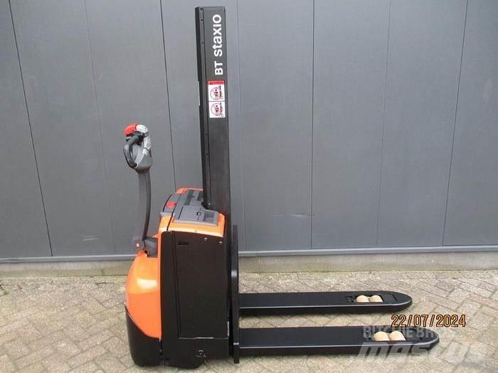 BT SWE 080L Empilhador para operador externo
