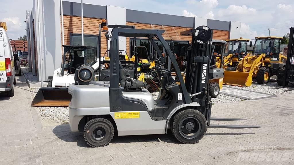 Nissan UGL02A35DU Empilhadores a gás