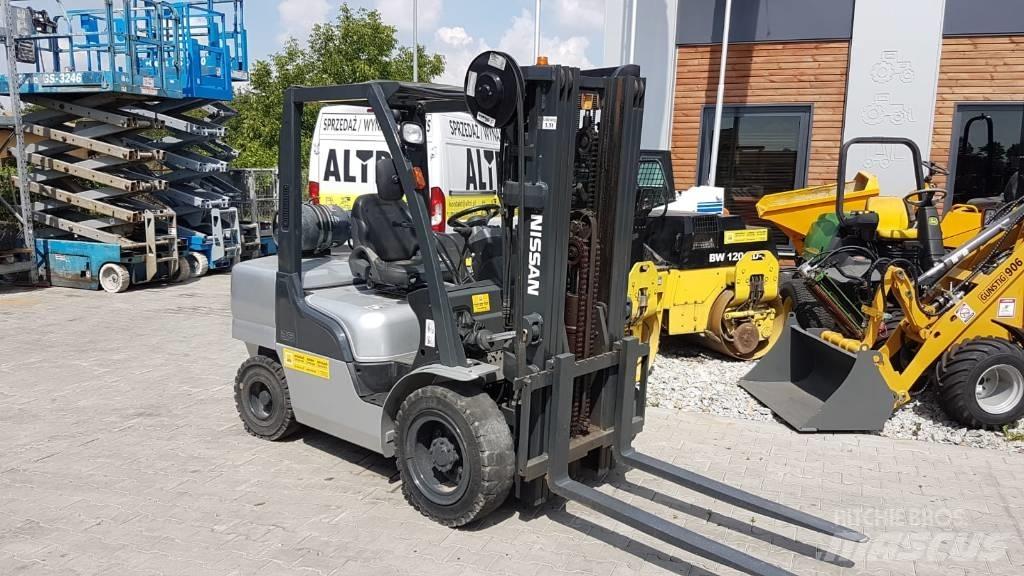 Nissan UGL02A35DU Empilhadores a gás