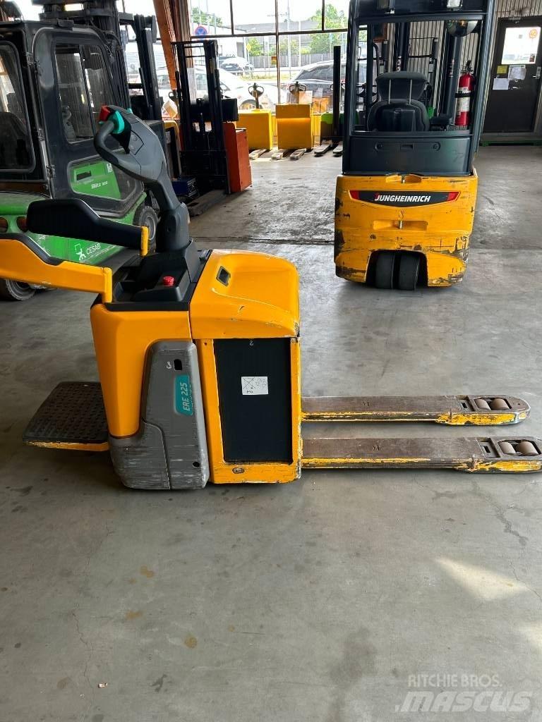 Jungheinrich ERE 225 Preparadoras de encomendas de baixa elevação