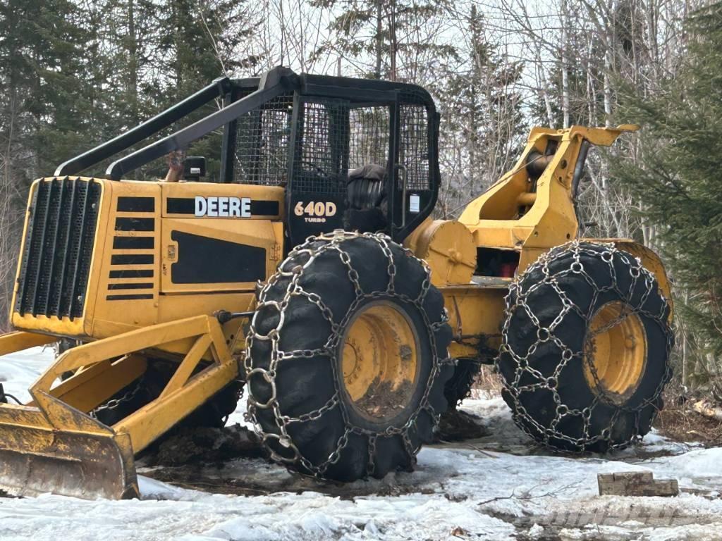 John Deere 640 D Rechegadores