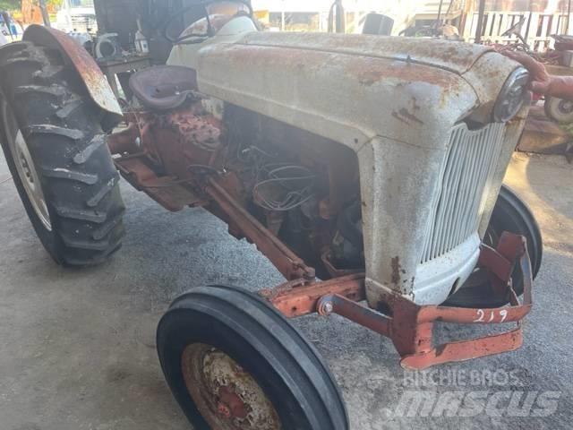 Ford 800 Tratores Agrícolas usados