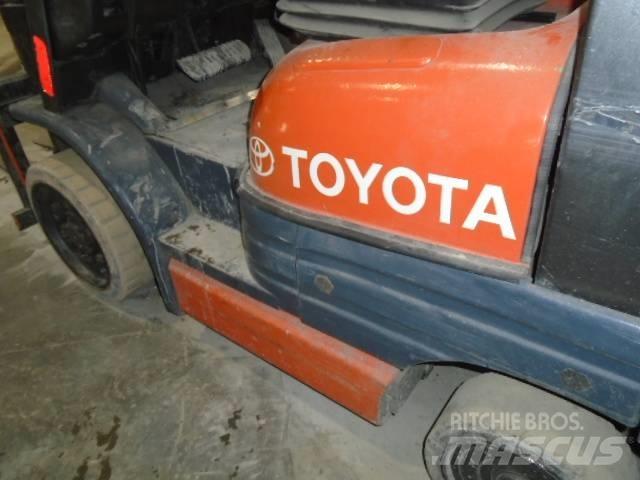 Toyota 52-6 FG U 30 Empilhadores todo-terreno