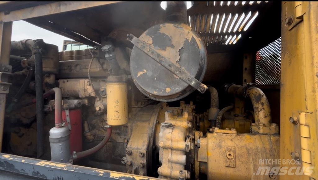 CAT 215 Escavadeiras de esteiras