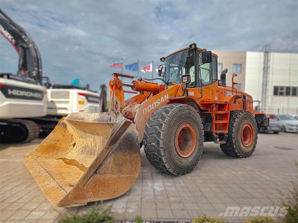 Doosan DL 300 Carregadeiras de rodas