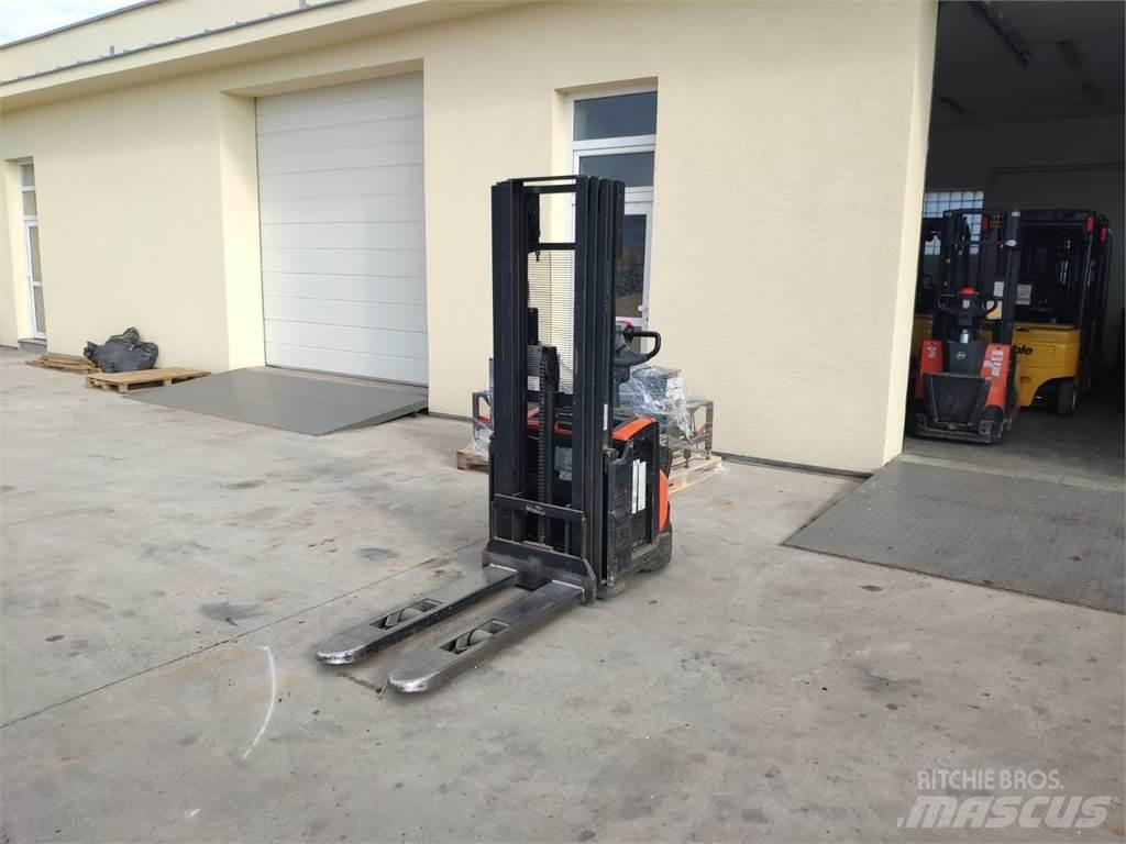 BT SWE120 Empilhador para operador externo