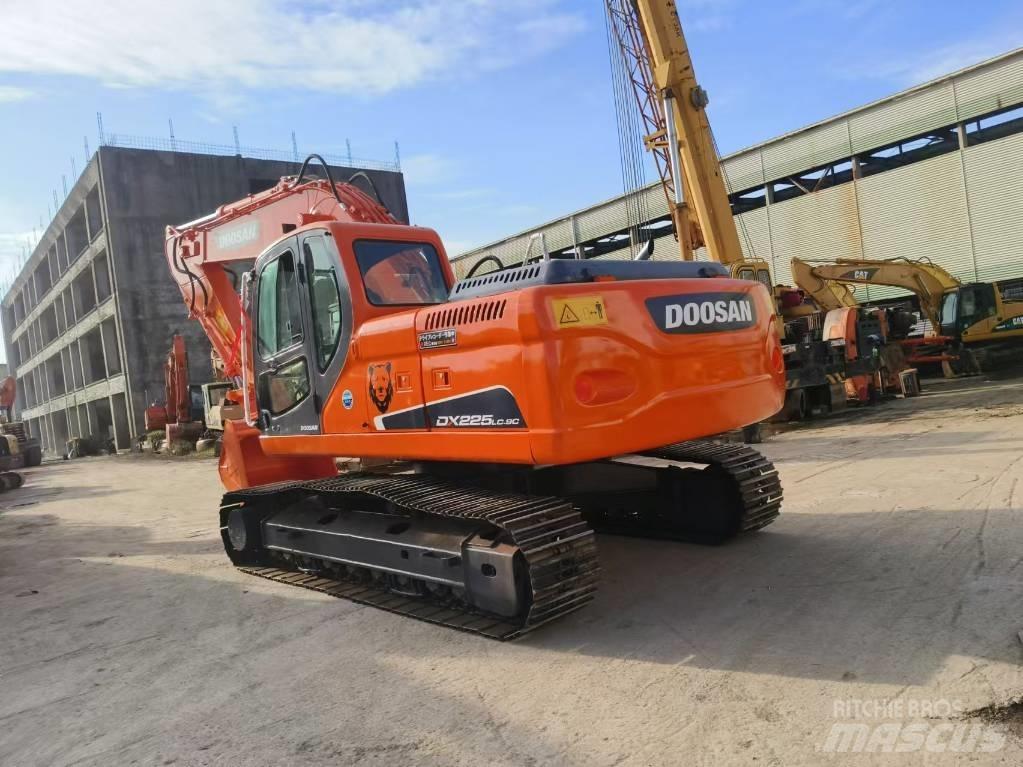 Doosan DX 225 Escavadeiras de esteiras