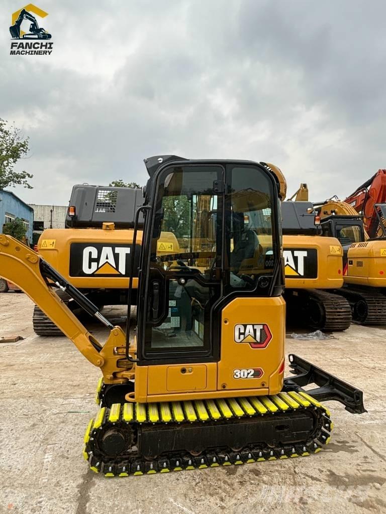 CAT 302 Miniescavadeiras