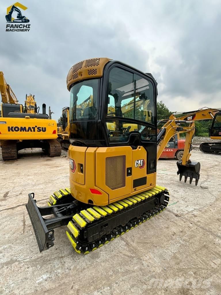 CAT 302 Miniescavadeiras