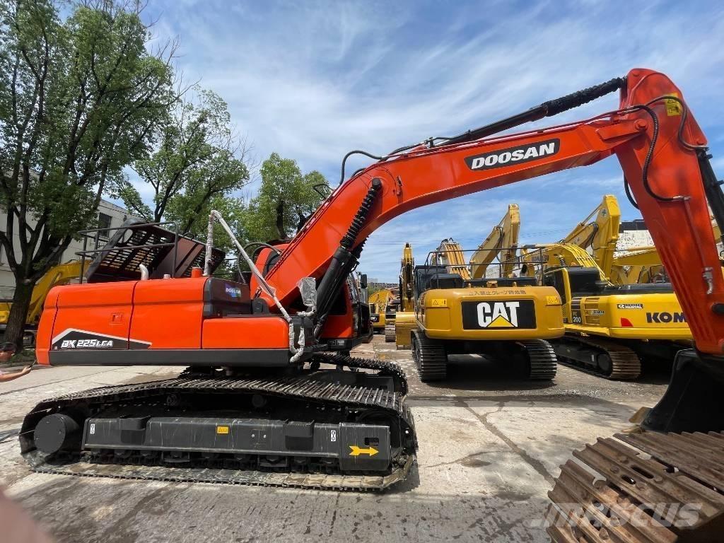 Doosan DX 225 Escavadoras Midi 7t - 12t