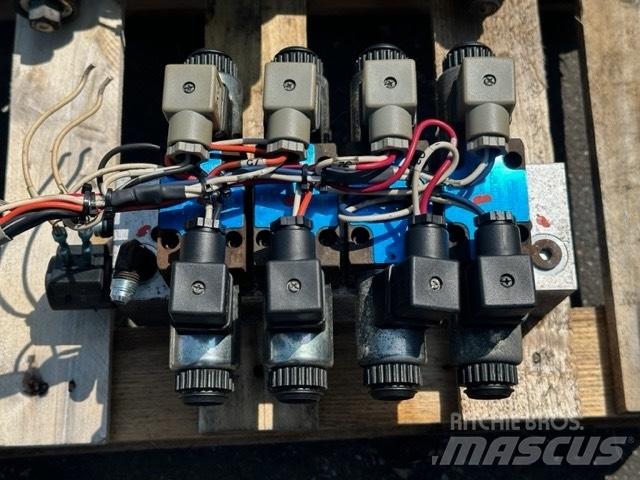 SkyJack SJ 8831 Elevadores de tesoura