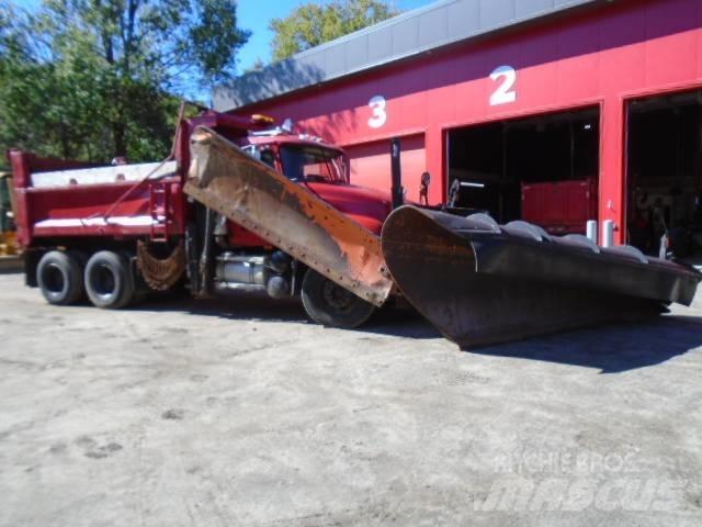 Mack CV 713 Lâminas de neve e arados