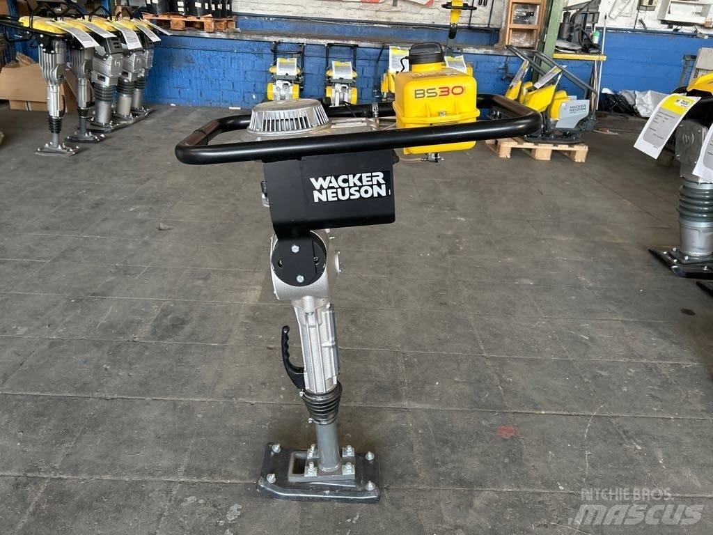 Wacker Neuson BS30 Saltitões