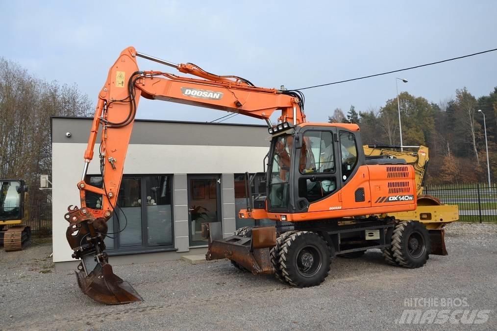 Doosan DX 140 W Escavadoras de rodas