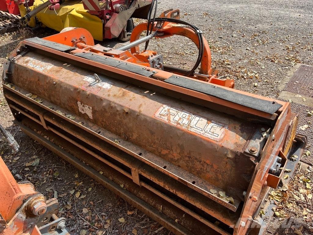 Falc AGILA 2300 Gadanheiras e cortadores de folhas para pastos