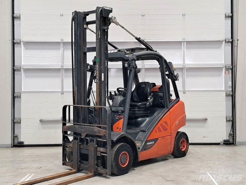 Linde H25T-02 Empilhadores a gás