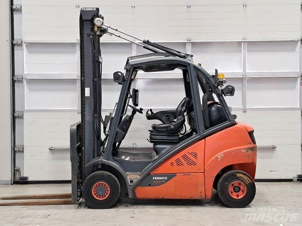 Linde H25T-02 Empilhadores a gás