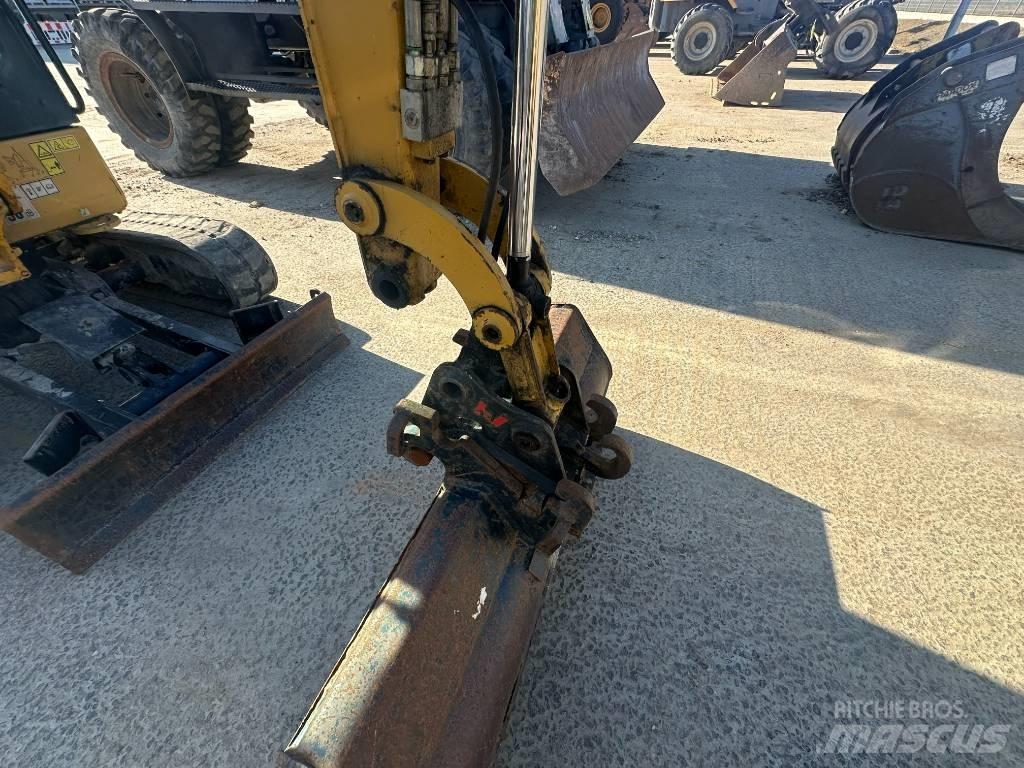 CAT 301.8 Miniescavadeiras