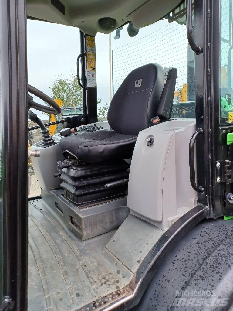 CAT 906M Carregadeiras de rodas