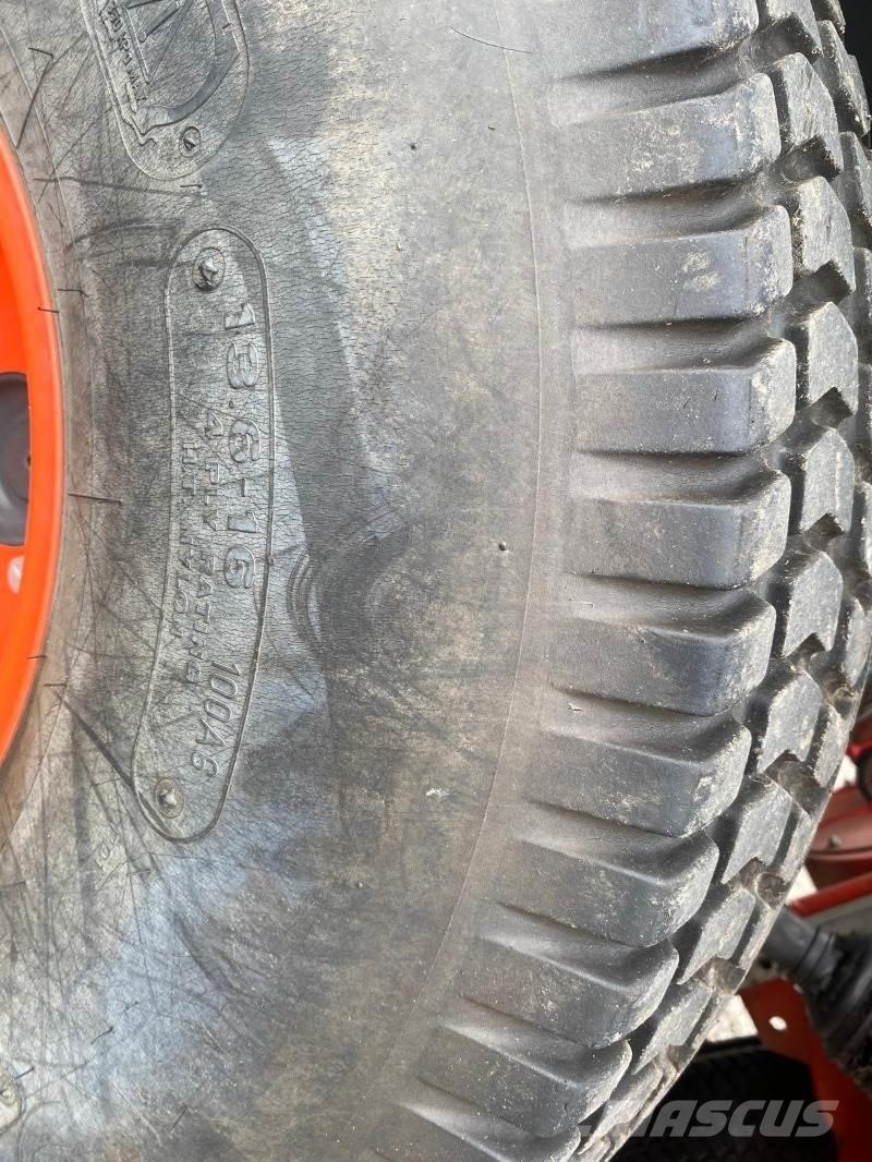 Kubota ST 401-C Tractores compactos