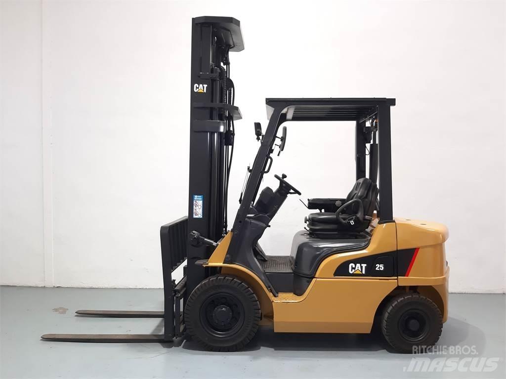 CAT DP25NT Empilhadores Diesel