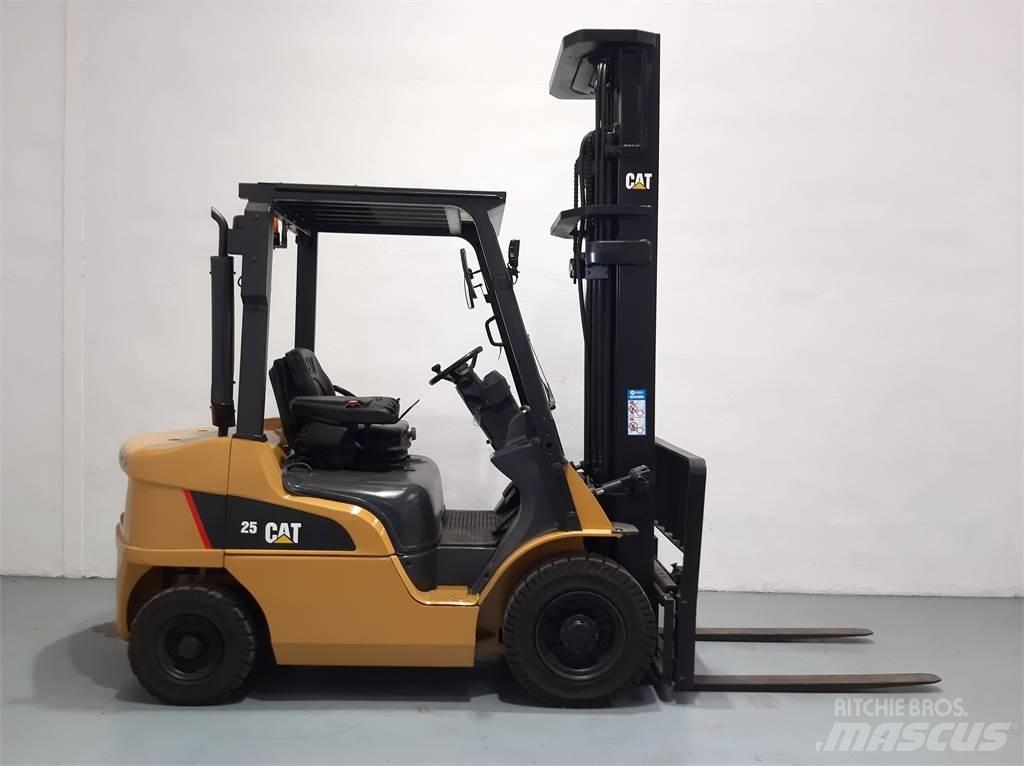 CAT DP25NT Empilhadores Diesel