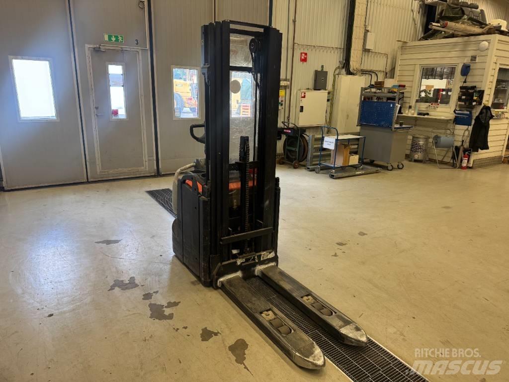BT Toyota SPE 120 L Empilhador para operador externo