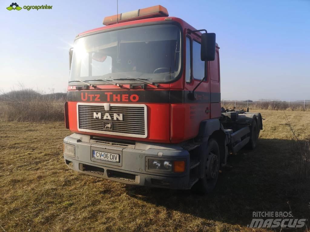 MAN F2001 Camiões Ampliroll