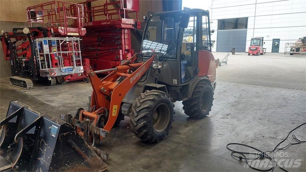 Weycor AR320 Cab Carregadora multifunções