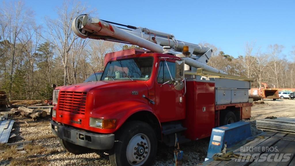 International 4700 Plataformas aéreas montadas em camião
