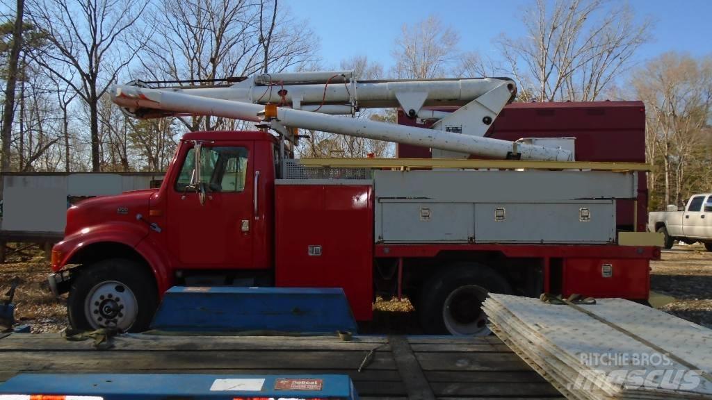 International 4700 Plataformas aéreas montadas em camião