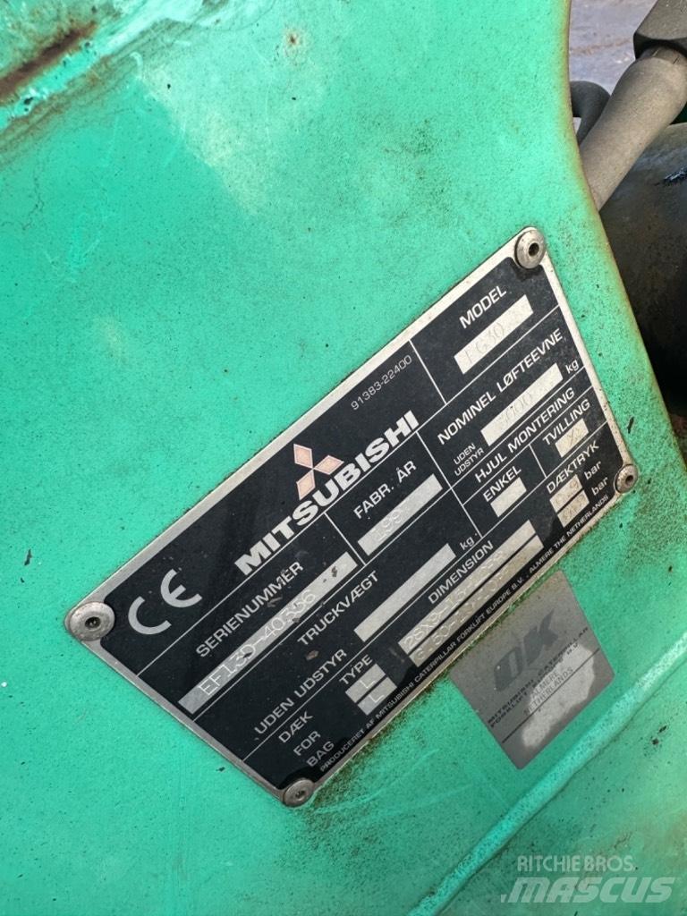 Mitsubishi FG 30 Empilhadores a gás