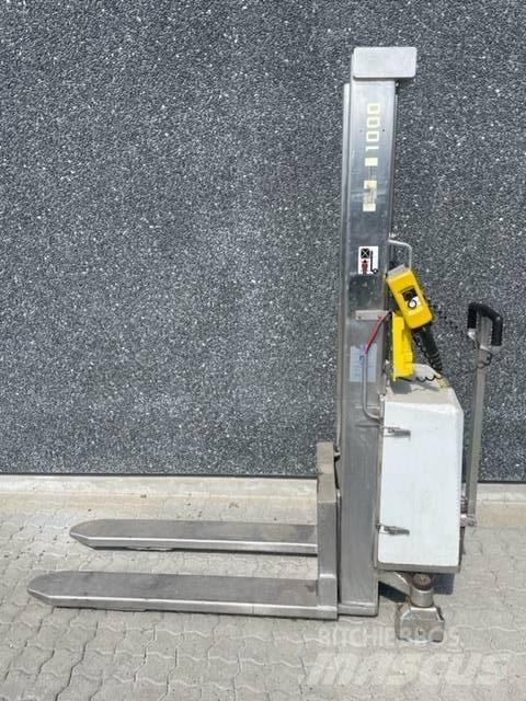 NH SB1000 Empilhador para operador externo