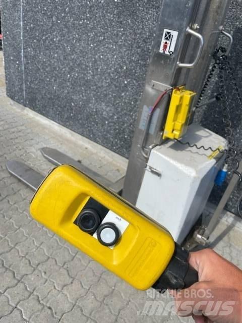 NH SB1000 Empilhador para operador externo