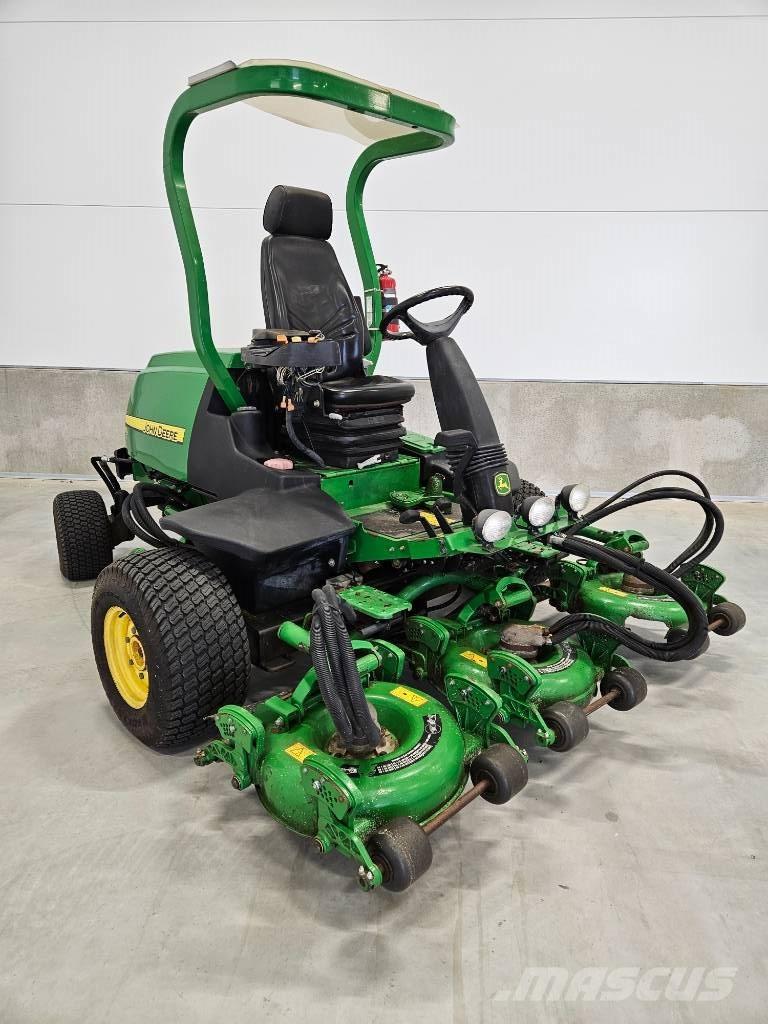 John Deere 8800 Corta-Relvas Riders