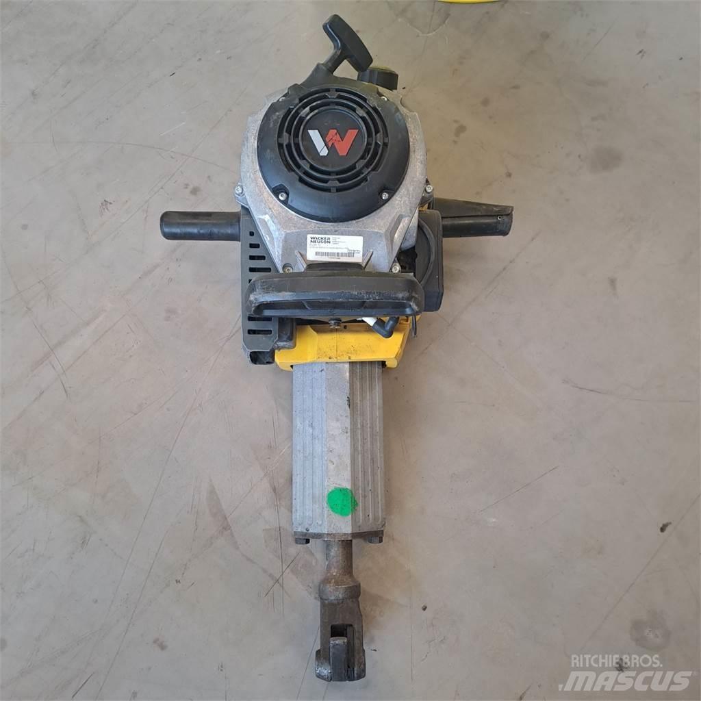 Wacker Neuson BH55 Saltitões