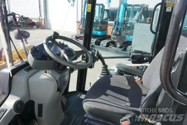 CAT 906M *Uthyres* Carregadeiras de rodas