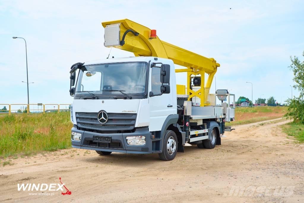 Palfinger P 300 KS Plataformas aéreas montadas em camião