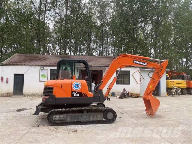 Doosan DX60 Escavadeiras de esteiras