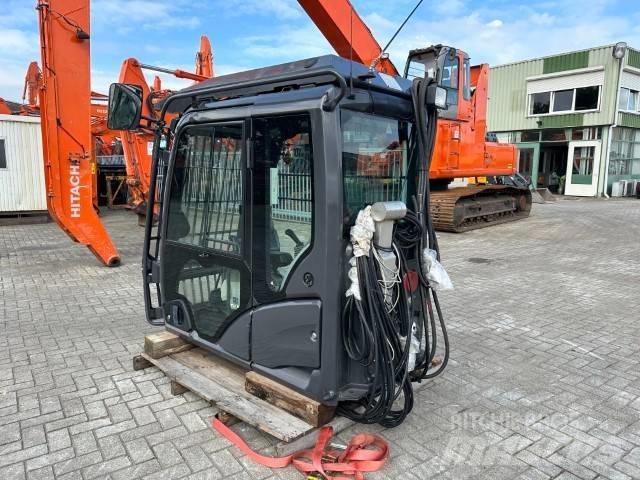 Hitachi ZX-LC-5B Cabina