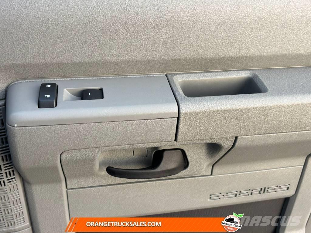 Ford E 350 Caminhões de caixa fechada