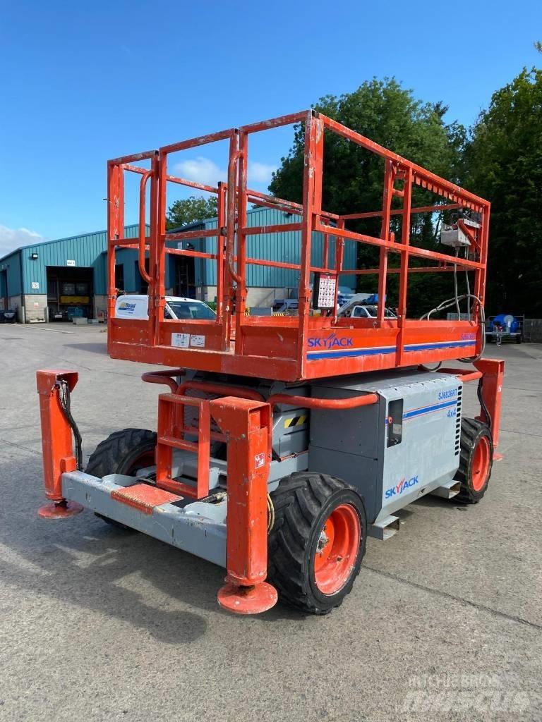 SkyJack SJ 6826 RT Elevadores de tesoura