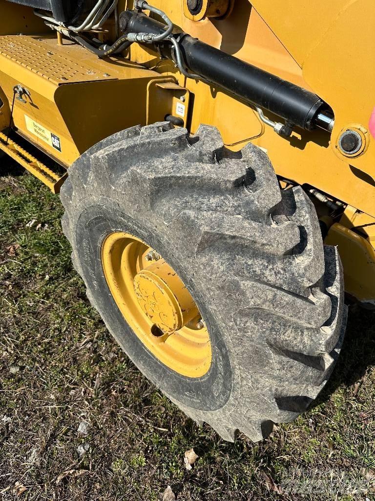 CAT 442E Retroescavadeiras
