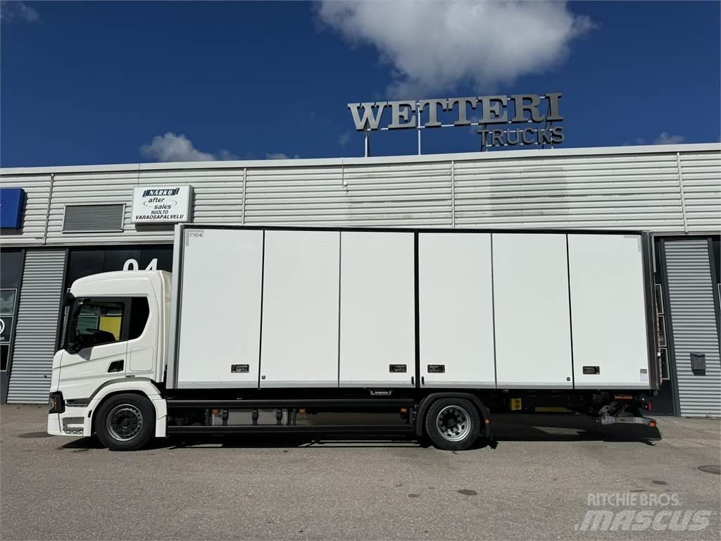 Scania P320 4x2 Caminhões de caixa fechada