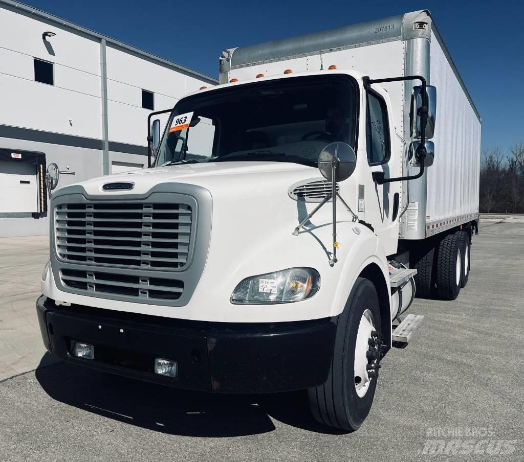 Freightliner M 106 Caminhões de caixa fechada