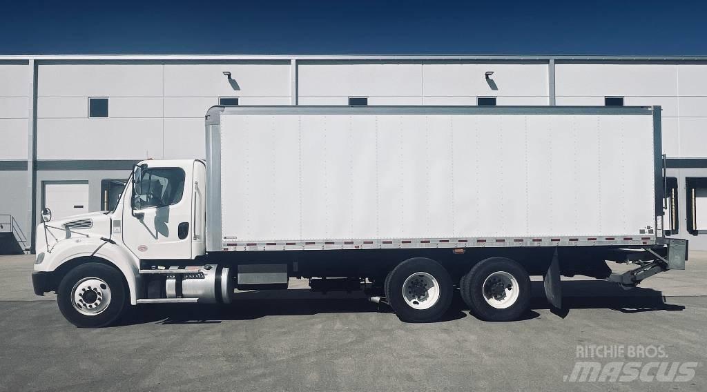 Freightliner M 106 Caminhões de caixa fechada