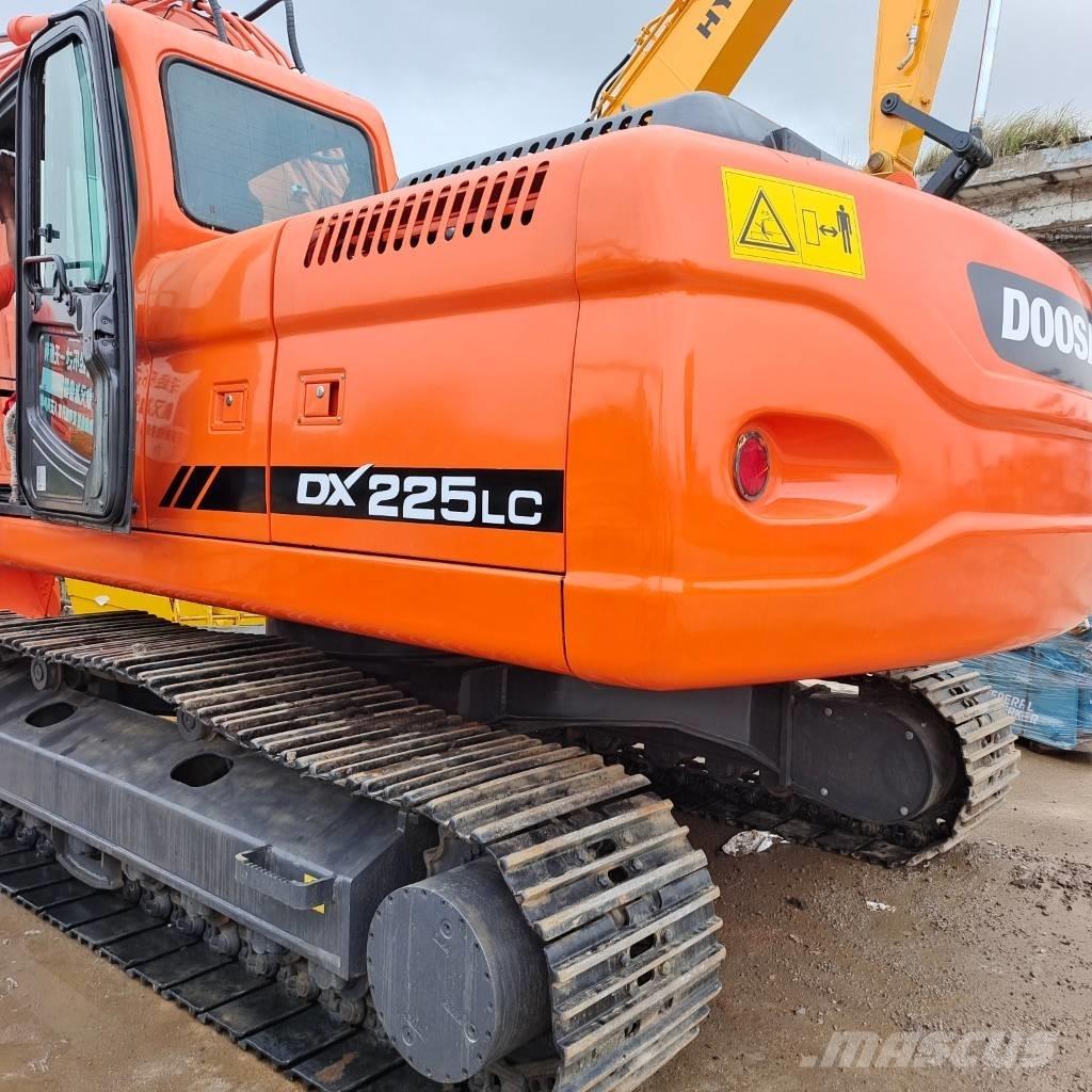 Doosan DX 225 Escavadeiras de esteiras