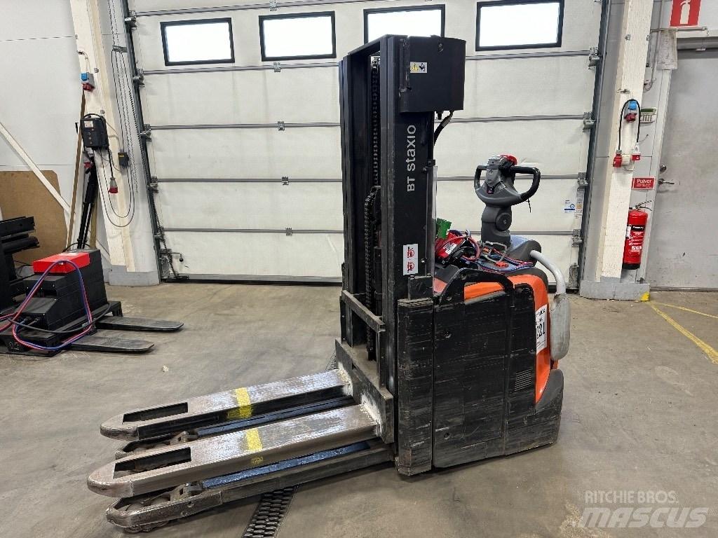Toyota SPE160L Empilhador para operador externo